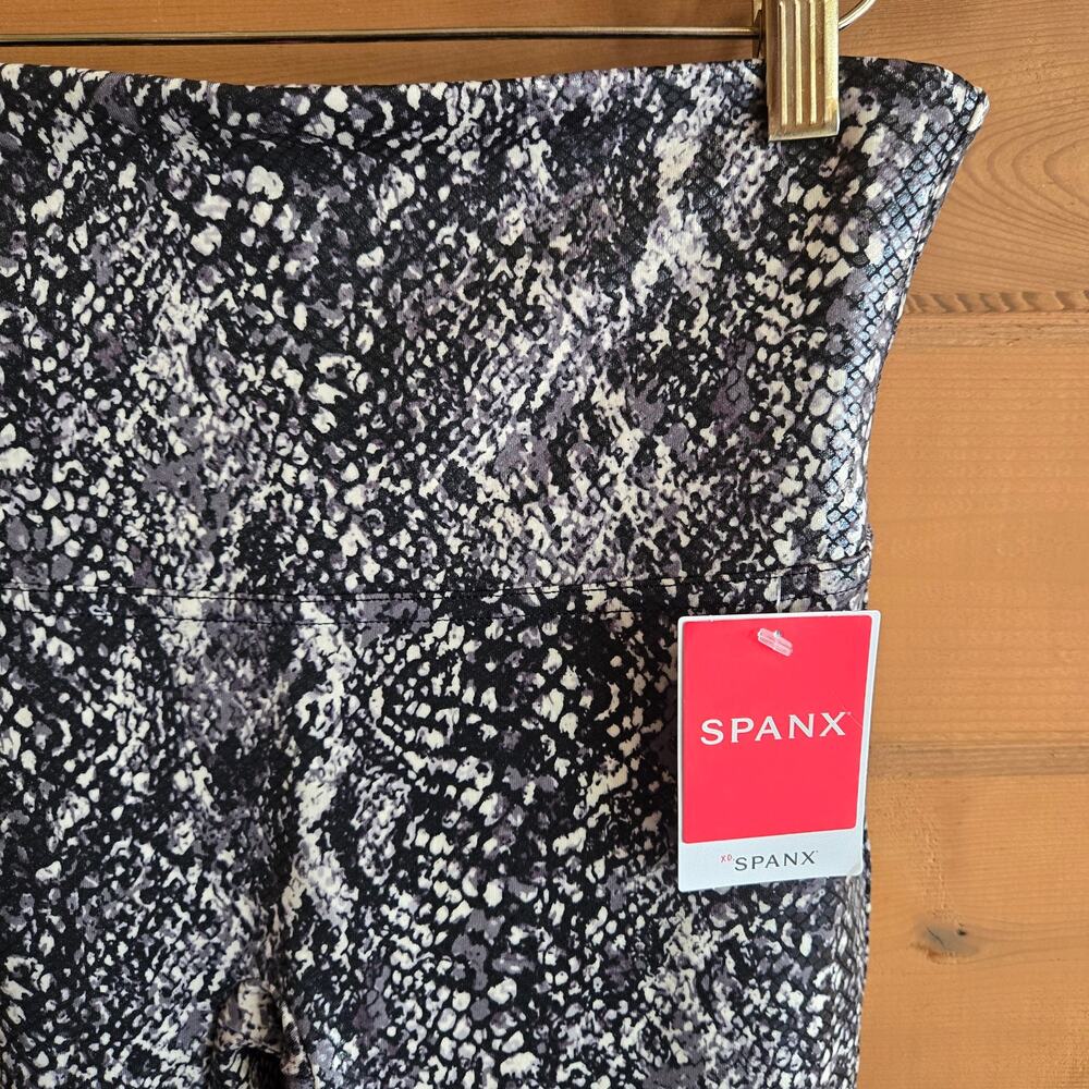 Spanx Faux Leather Snake Shine Legging NWT L Grey Snakeskin Pull On Pant Python - Picture 5 of 6